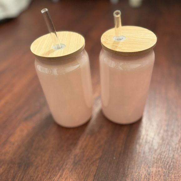 Pink Glass Cups With Glass Straws. - Picture 1 of 3